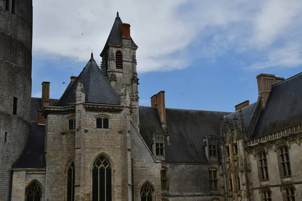 Chateaudun; Francia - 30 giugno 2019: il castello gotico — Foto Stock