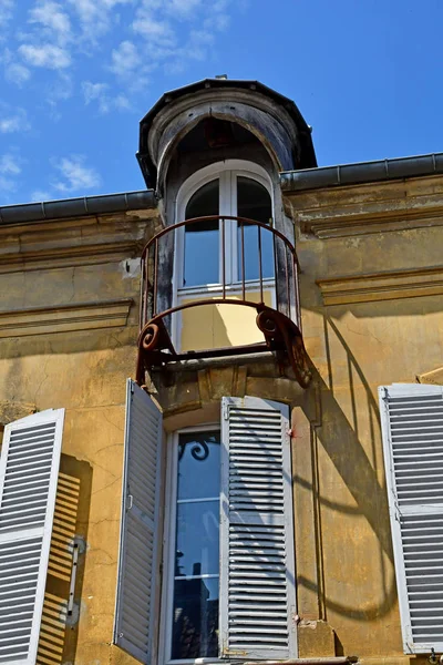 Avernes, Francia - 24 de mayo de 2019: centro del pueblo —  Fotos de Stock