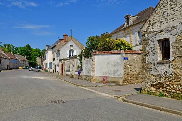 Avernes, Francia - 24 maggio 2019: centro del paese — Foto Stock