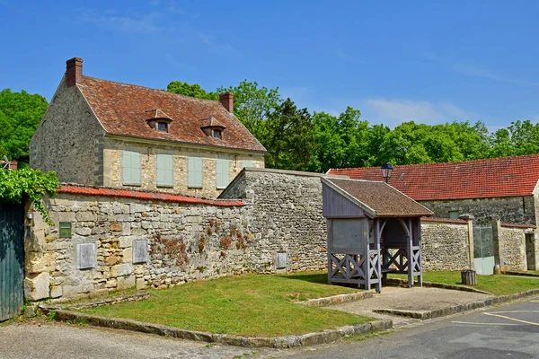 Gadancourt, Fransa-Mayıs 24 2019: köy merkezi — Stok fotoğraf