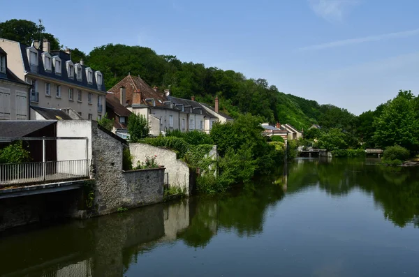 Vendome; Francia - 28 giugno 2019: la pittoresca città vecchia — Foto Stock