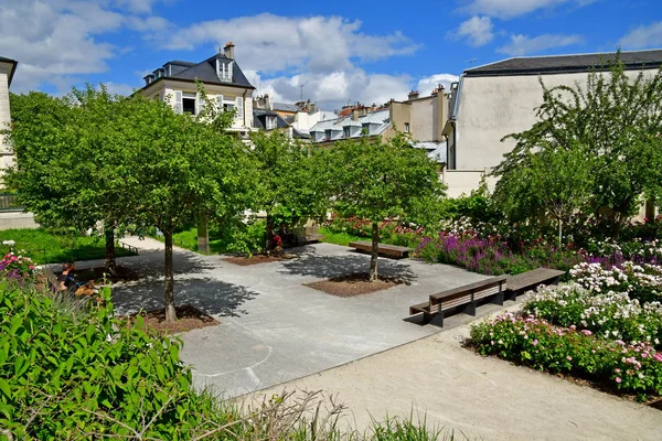 Versalles; Francia - 16 de junio de 2019: le jardín des recollets — Foto de Stock
