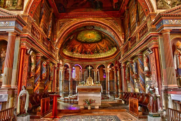 Lunay; França - 30 de junho de 2019: Igreja de Saint Martin — Fotografia de Stock