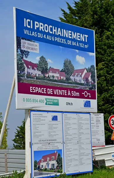 Boisemont, France - 15 avril 2019 : maisons dans un ensemble immobilier — Photo