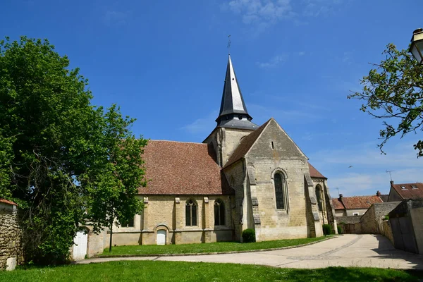 Avernes, Frankreich - 24. Mai 2019: Dorfzentrum — Stockfoto