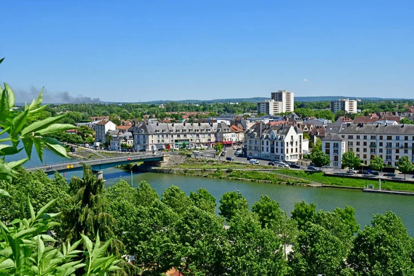 Pontoise, Francie-Červen 2 2019: historické město — Stock fotografie