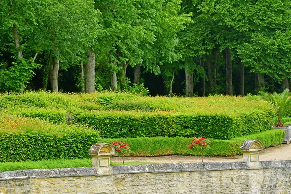 Villarceaux, Frankrike-juni 9 2019: historiskt slott — Stockfoto