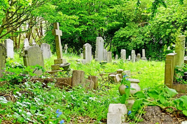 Londres, Inglaterra - 6 de maio de 2019: Cemitério Highgate — Fotografia de Stock