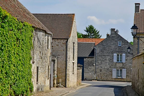 Wy dit joli village; Francia - 24 de mayo de 2019: el pequeño pueblo —  Fotos de Stock