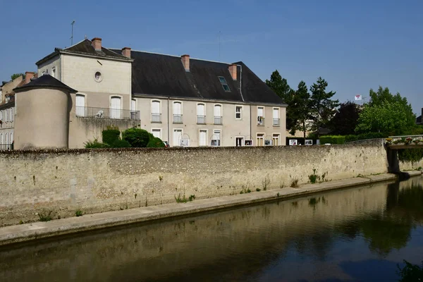 Vendome; Francia - 28 de junio de 2019: la pintoresca ciudad vieja — Foto de Stock