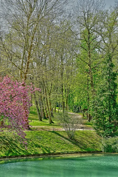 Poissy; Francia - 11 de abril de 2019: el parque Meissonier —  Fotos de Stock