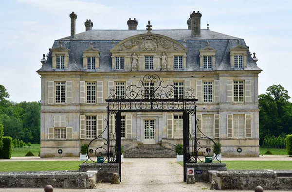 Guiry en Vexin, Franciaország - május 24 2019: falu központja — Stock Fotó