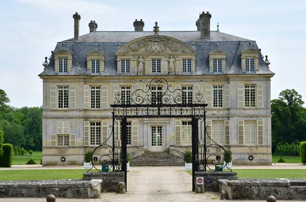 Guéry en Vexin, França - 24 de maio de 2019: centro da aldeia — Fotografia de Stock