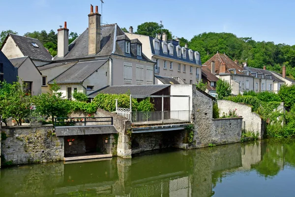 Vendome; Francia - 28 giugno 2019: la pittoresca città vecchia — Foto Stock