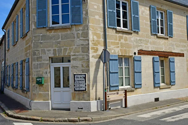 Avernes, France - 24 mai 2019 : centre du village — Photo