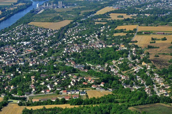 Juziers, France - july 7 2017 : aerial picture of the town — Stock Photo, Image