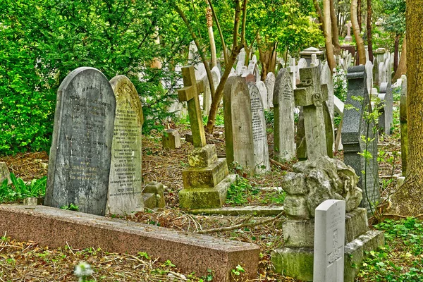 Londres, Inglaterra - 6 de maio de 2019: Cemitério Highgate — Fotografia de Stock