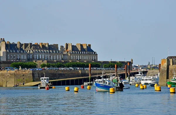 Saint Malo; França - 28 de julho de 2019: a pitoresca cidade — Fotografia de Stock