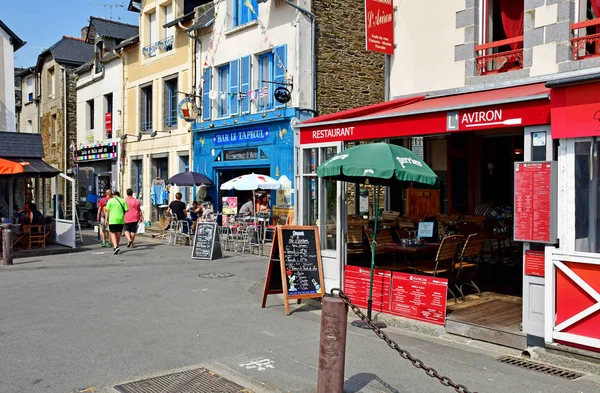 Cancale; Francia - 25 luglio 2019: la pittoresca città — Foto Stock