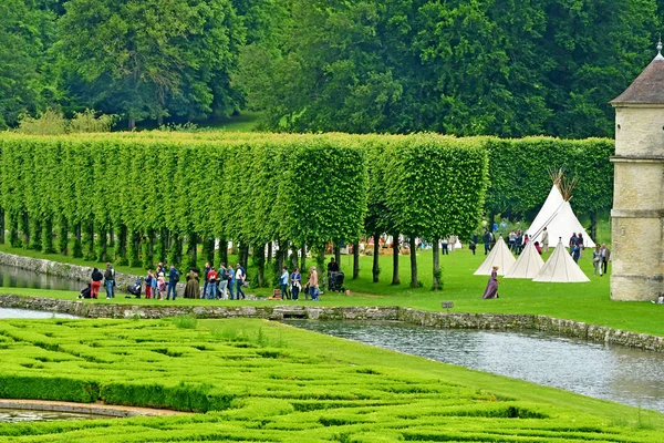 Villarceaux, Francia - 9 giugno 2019: castello storico — Foto Stock