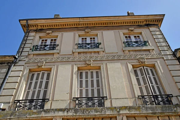 Montoire sur le Loir; França - 30 de junho de 2019: cidade pitoresca em — Fotografia de Stock