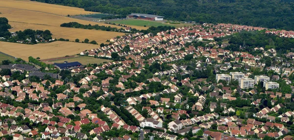 Verneuil sur Seine, Francja - 7 lipca 2017: Zdjęcie lotnicze — Zdjęcie stockowe