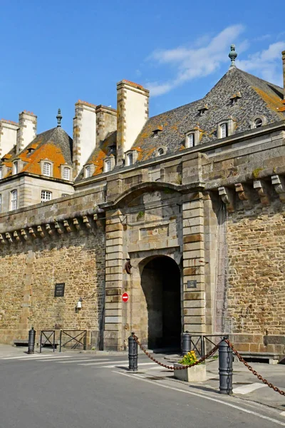 Saint-Malo; Frankrijk-juli 28 2019: de pittoreske stad — Stockfoto