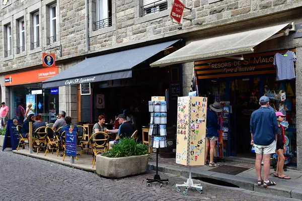 Saint Malo; Francia - 28 de julio de 2019: bar — Foto de Stock