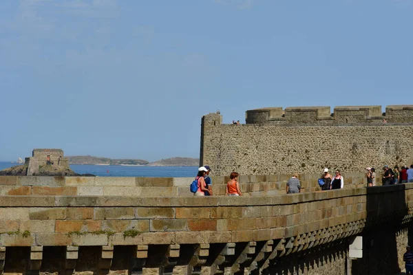 Saint Malo; Francja-Lipiec 28 2019: malownicze miasto w lecie — Zdjęcie stockowe