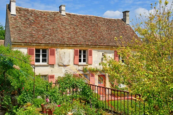 Wy dit joli village; Francia - 24 de mayo de 2019: el pequeño pueblo — Foto de Stock