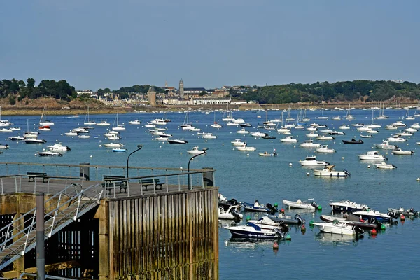 Saint Malo; Francja-Lipiec 23 2019: malownicze miasto w lecie — Zdjęcie stockowe