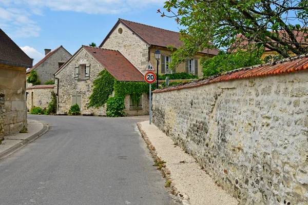 Guiry en Vexin, Frankrijk - 24 mei 2019: centrum van de plaats — Stockfoto