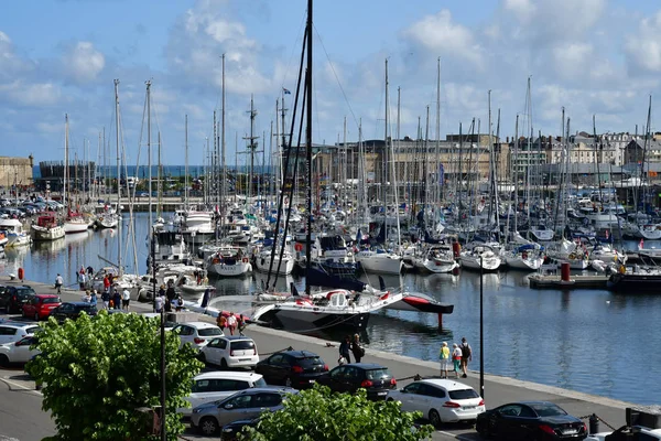 Saint Malo; Francia - 28 de julio de 2019: pintoresca ciudad en verano — Foto de Stock