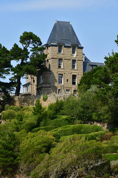 Dinard; france - 23. Juli 2019: malerische Stadt im Sommer — Stockfoto