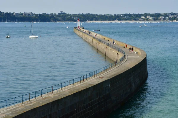 Saint Malo; França - 28 de julho de 2019: cidade pitoresca no verão — Fotografia de Stock