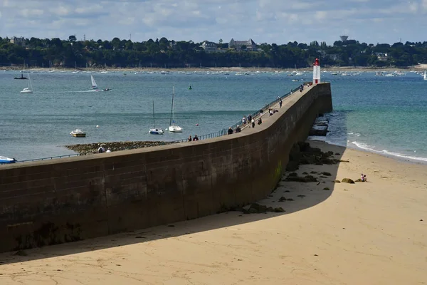 Saint Malo; Frankrike-juli 28 2019: pittoresk stad i sommar — Stockfoto