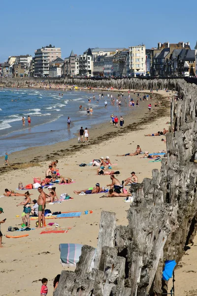 Saint Malo; Francia - 28 luglio 2019: pittoresca città d'estate — Foto Stock