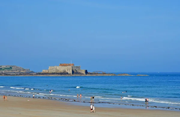 Saint-Malo; Francie-červenec 28 2019: pláž Sillon — Stock fotografie