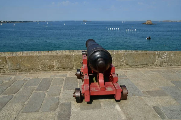 Saint Malo; Francia - 28 luglio 2019: pittoresca città d'estate — Foto Stock