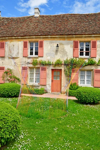 Wy dit joli village; Francia - 24 de mayo de 2019: el pequeño pueblo —  Fotos de Stock