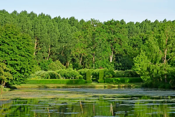 Sasnieres; Francia - 30 de junio de 2019: du Plessis Sasnieres garden —  Fotos de Stock