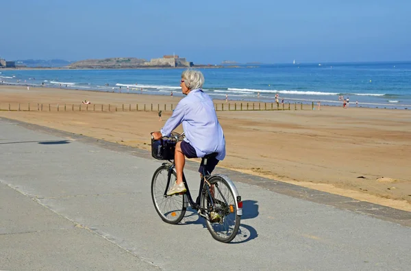 Saint Malo; Francia - 28 de julio de 2019: la playa de Sillon — Foto de Stock