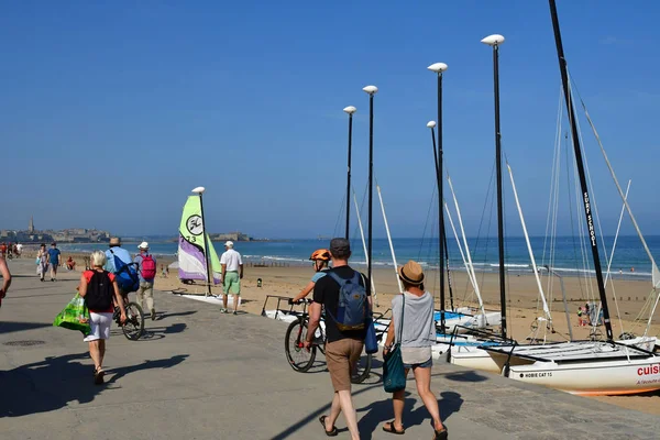 Saint Malo; Francia - 28 de julio de 2019: la playa de Sillon —  Fotos de Stock