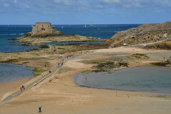 Saint Malo; Frankrike-juli 28 2019: pittoresk stad i sommar — Stockfoto