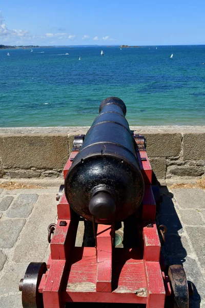 Saint Malo; Francia - 28 luglio 2019: cannoni — Foto Stock