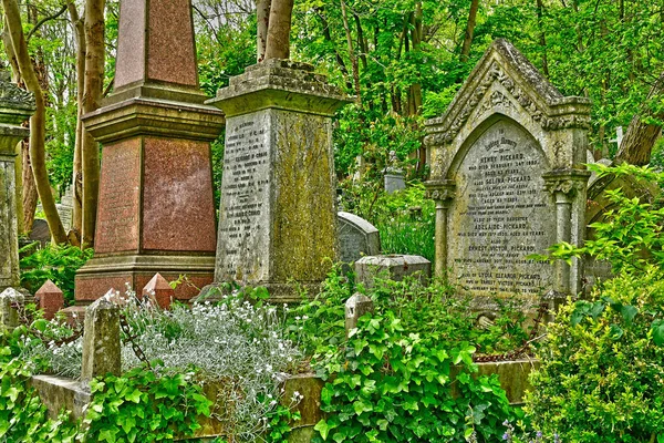 London, England 6 maj 2019: Highgate kirkegård - Stock-foto