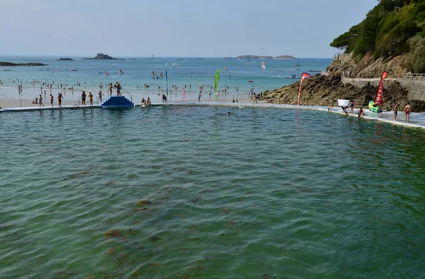 Dinard Franciaország-július 23 2019: Beach — Stock Fotó