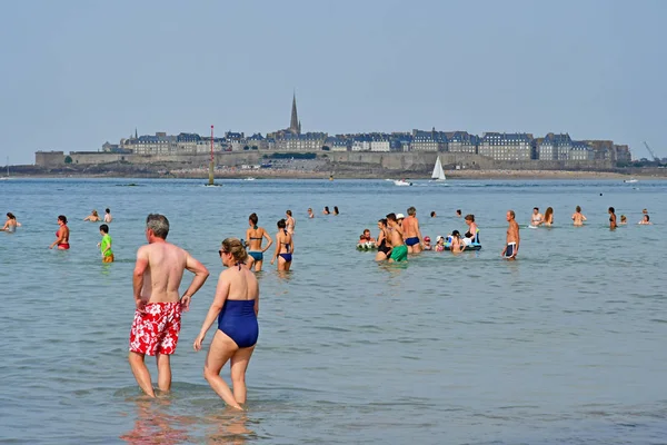 Na Dinard; Francie-Červenec 23 2019: pláž — Stock fotografie