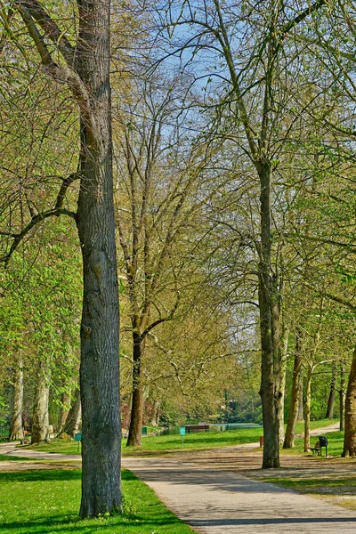 Poissy; Fransa - 11 Nisan 2019 : Meissonier parkı — Stok fotoğraf