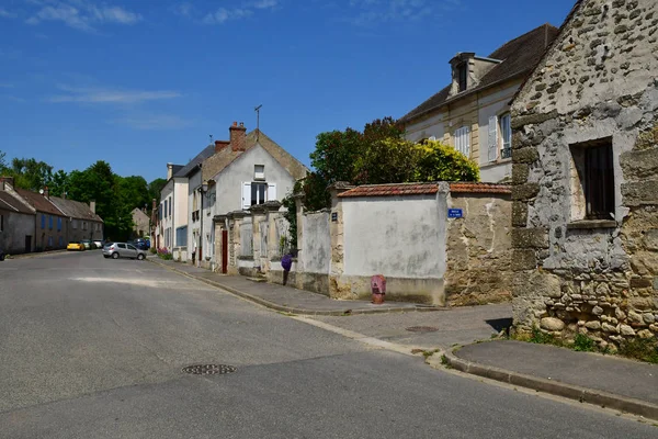 Avernes, Francia - 24 maggio 2019: centro del paese — Foto Stock